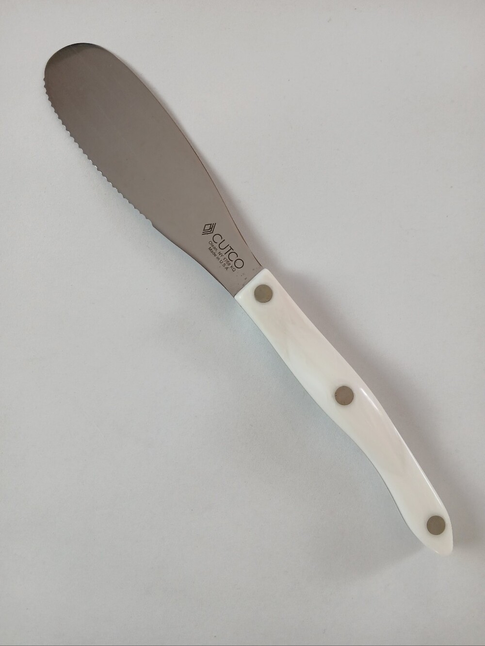 Cutco 1768 KQ Spatula Spreader with White Pearl Colored Handle